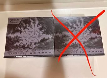 Pokecenter pitch black etb (pick up only)