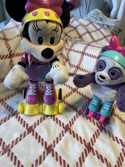 Patinan Juntos Y Minnie Habla