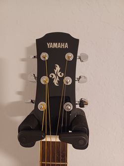 APX600 Thinline cutaway acoustic-electric guitar