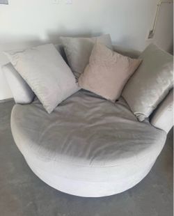 Z Gallery Cuddler Chair