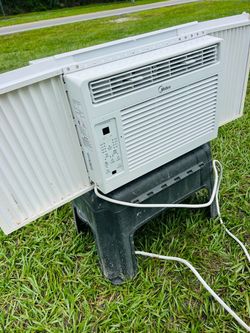 Air conditioning for window 5000 BTU It works very well very cold air 🥶