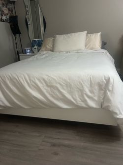 Full Size White Floating Bed Frame w/ Mattress