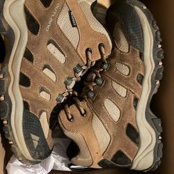 Hiking Boots  5.5 
