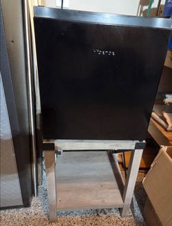 Dorm mini Refrigerator w/stand