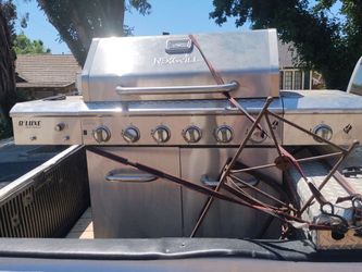 Nexgrill Deluxe 6-Burner Gas Grill,barely used in good shape. For SALE $300 OBO