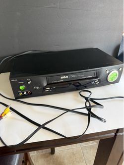 RCA VR702HF VHS VCR Player  Hi-FI VCR Plus+ Silver AccuSearch 4 Head NO Remote