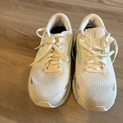 Brooks Ghost Sneakers Size 8 Medium 