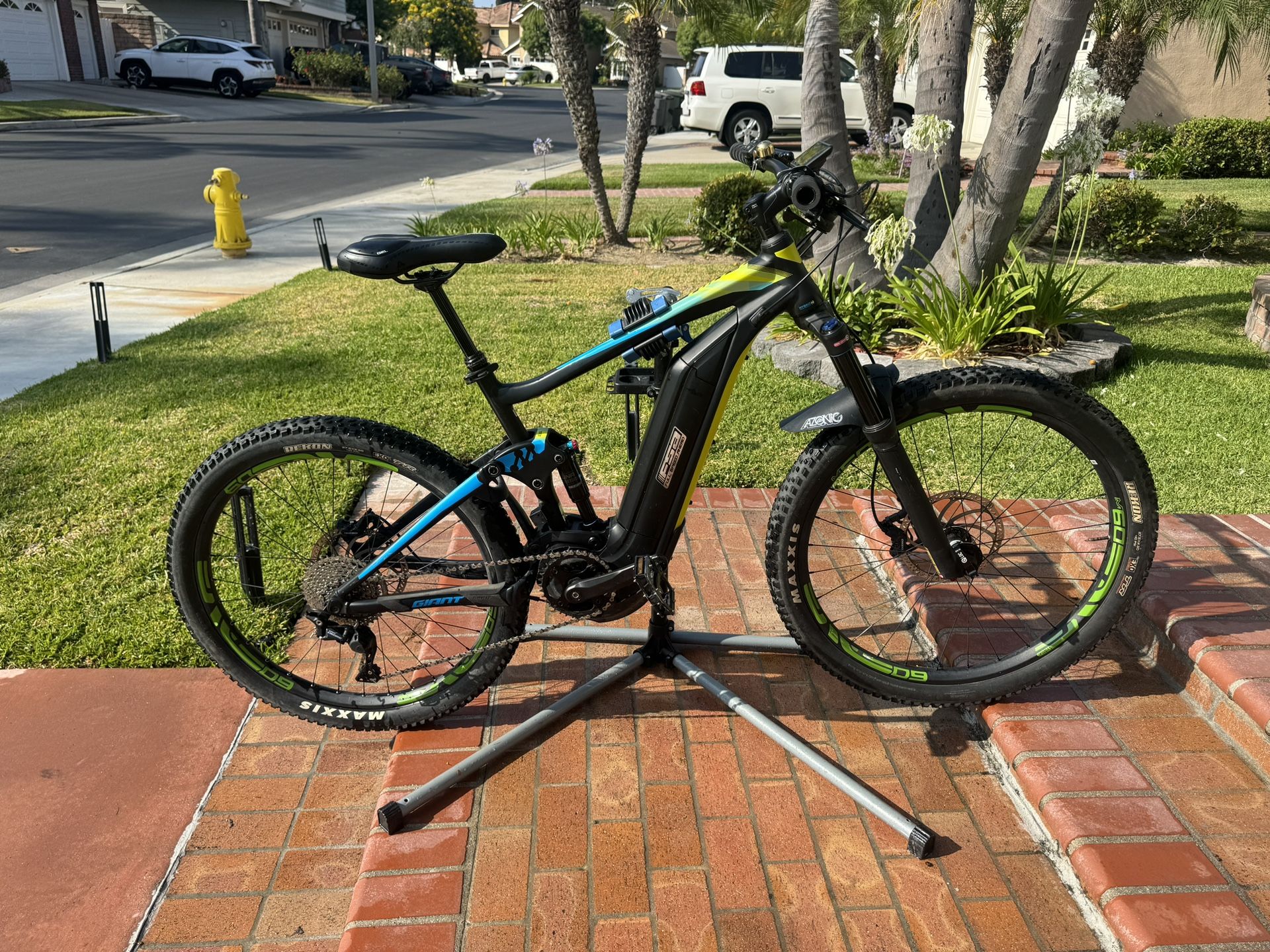 GIANT MTB FULL E BIKE