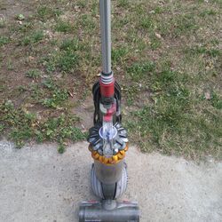 !! Vacuum Dyson Works Good 