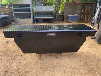 TOOL BOX ALMOST NEW WITH KEY