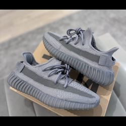 Yeezys 350v2 STEEL GRAY 
