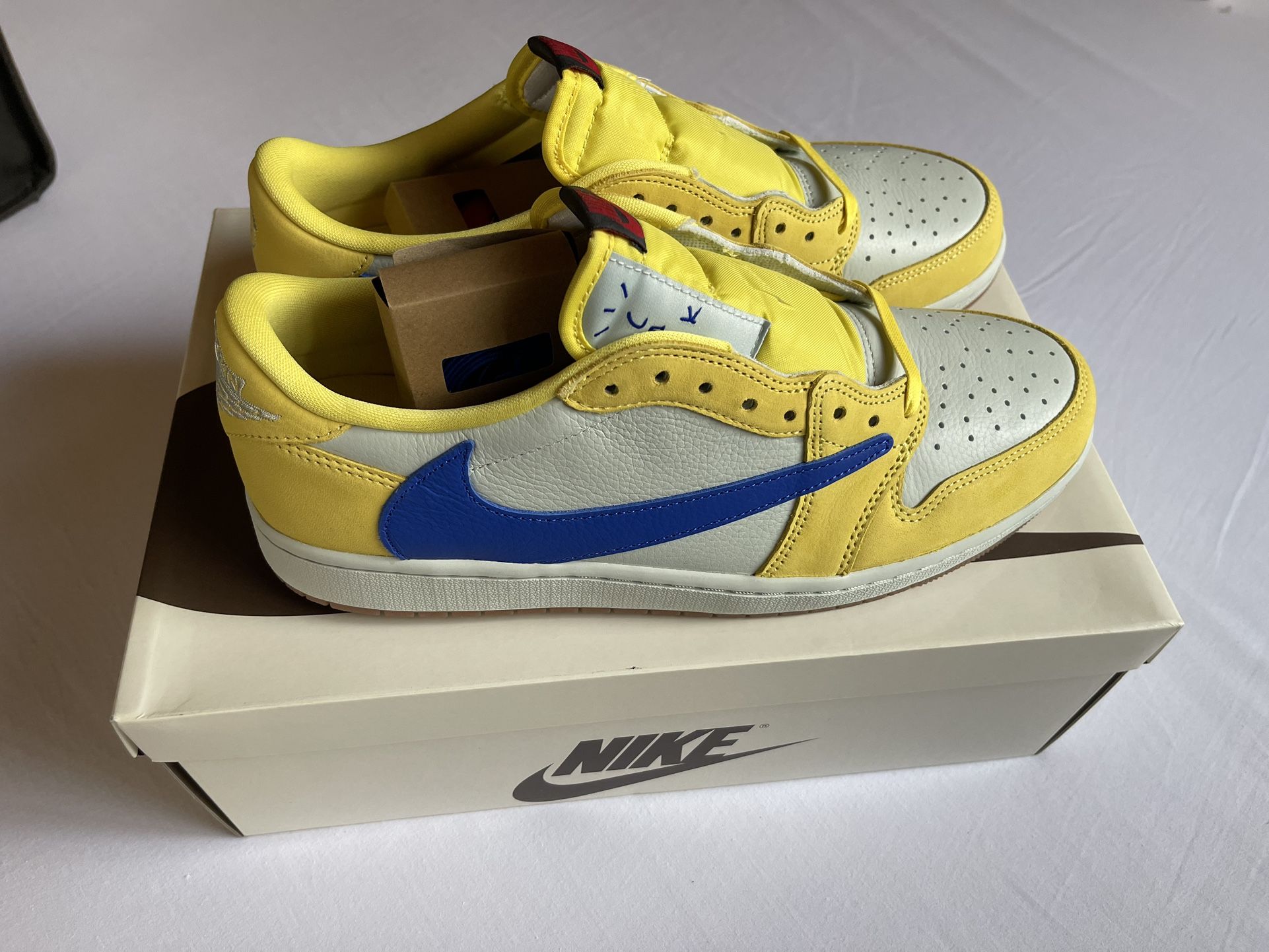 Air Jordan 1 Travis Scott Canary