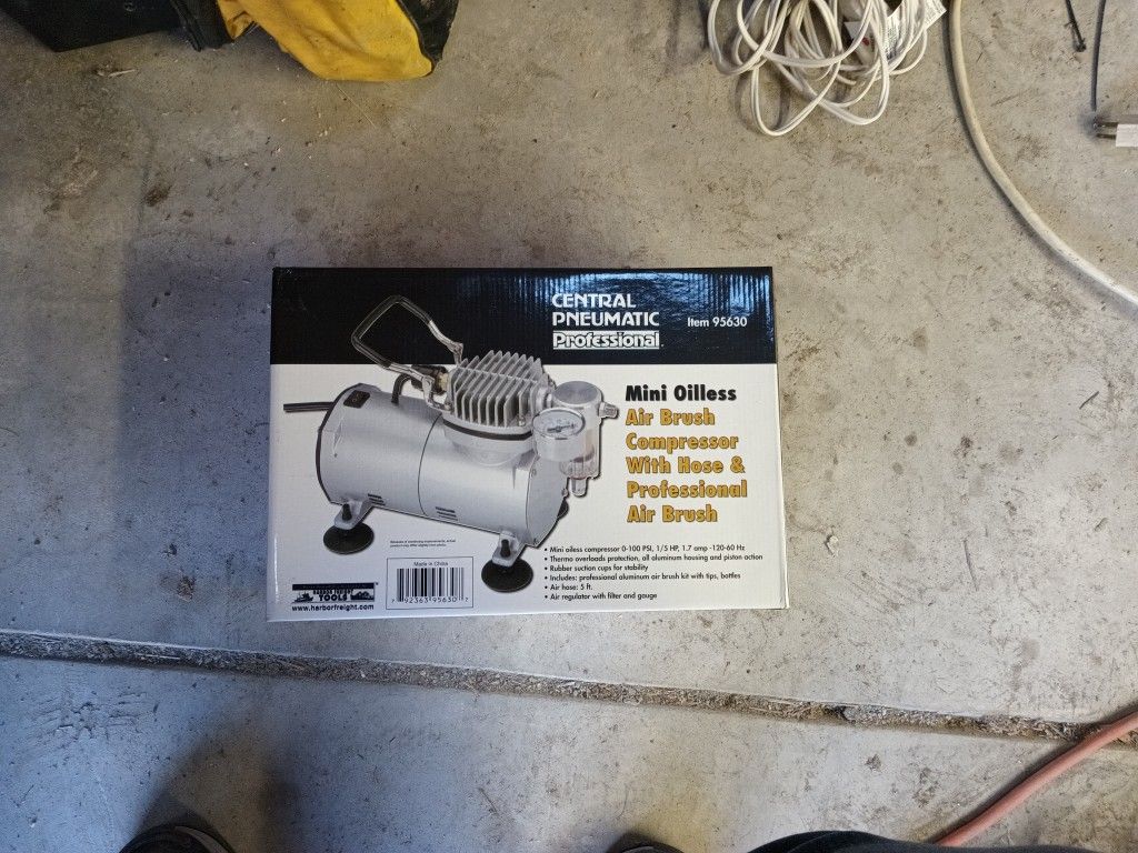 Central Pneumatic Mini Oilless Air Brush Kit