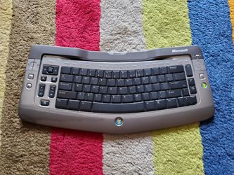 Microsoft Wireless Entertainment Keyboard 7000