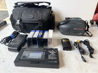Panasonic PV-L501D Palmcorder Palmsight VHS-C Camcorder Video Camera w/ Extras