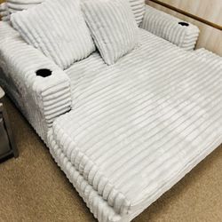 Cozy Nice Chaise Lounger!