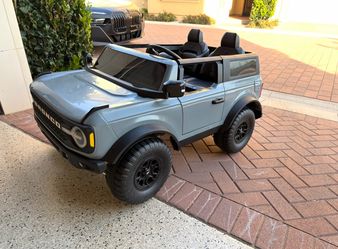 Kid Trax 12V Ford Bronco Ride-On Toy for Ages 3-7