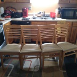 Table With 4 Chairs Clean
