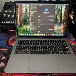 Apple MacBook Air (2020) – Excellent Condition