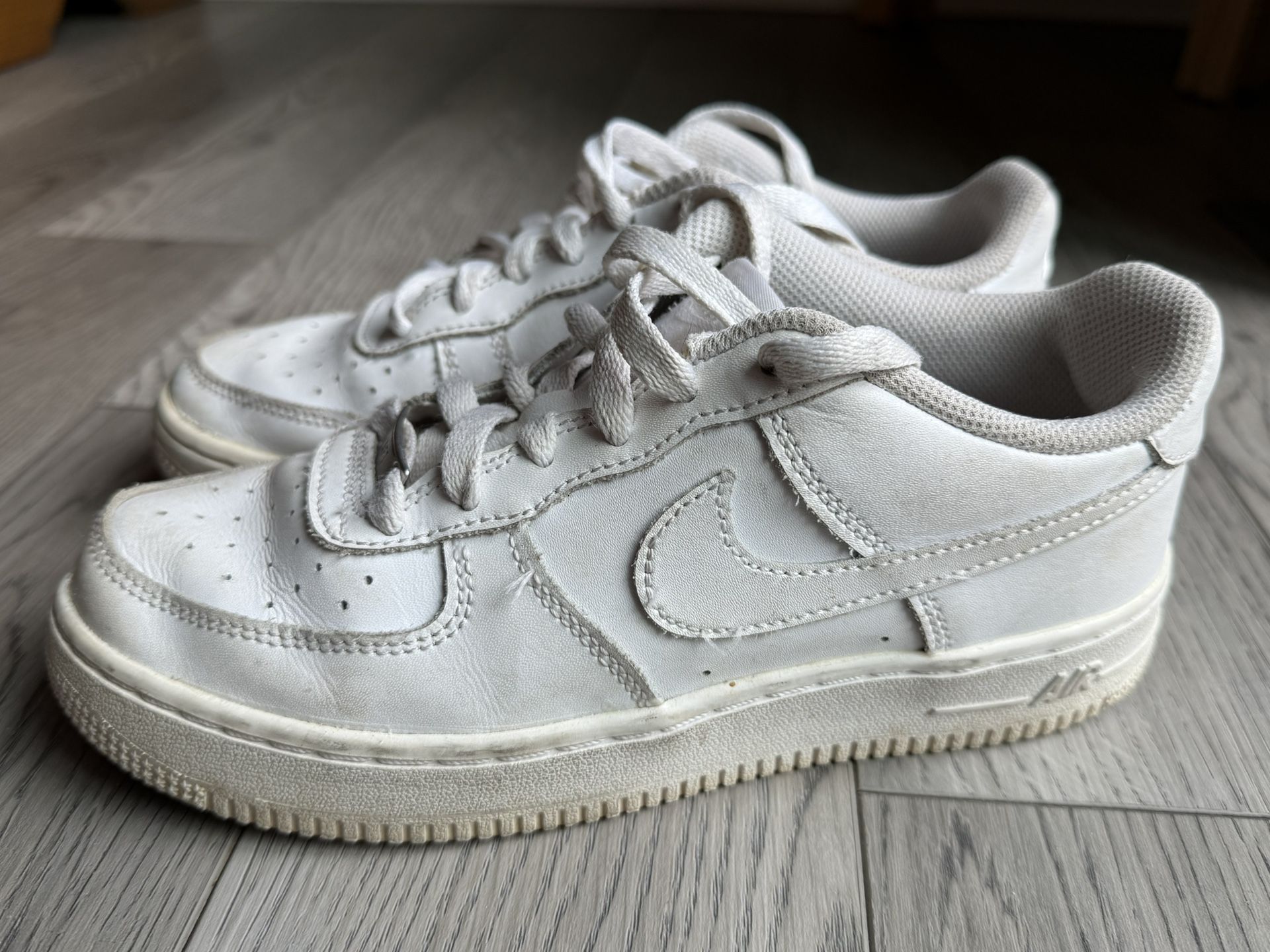 Nike Air Force 1 LE Big Kids Size 5Y