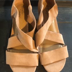 Dexflex Comfort Cross Straps Wedges. Size 10M