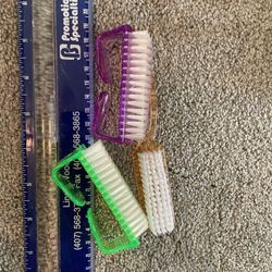 Nail brushes-3