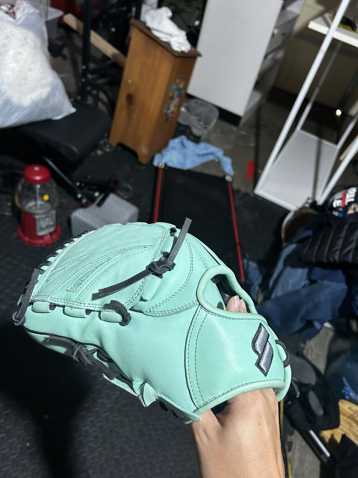 SACCO (LHT) Mint Glove ‘12 (used 1 Time )