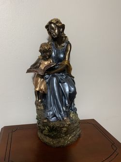Beautiful Decor Statue Mom & Daughter 