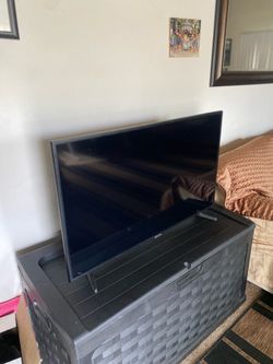43-inch Samsung UN43NU6900 LED Smart TV W/ Remote & Power/ HDMI Cable