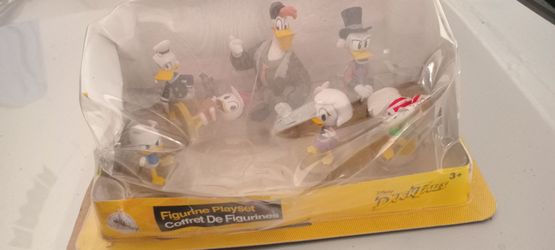 De disneylan nuevo la parte de arriba esta aplastada el plastico todo esta nuevo