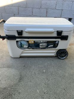 Igloo Glide Roller Premium 110 qt Cooler