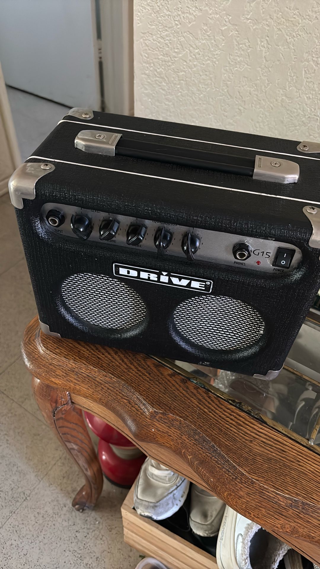 Beautiful guitar amp for sale. It works for guitars.