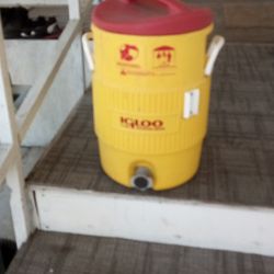 IGLOO Beverage Dispenser: 5 Gallon 
