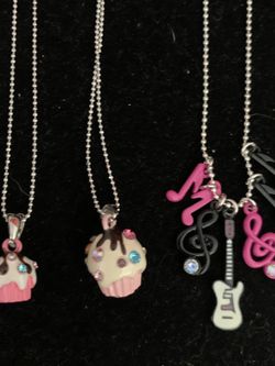 New set of 3 pendant necklaces