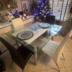 Stir 4 Modern Black And White Chairs