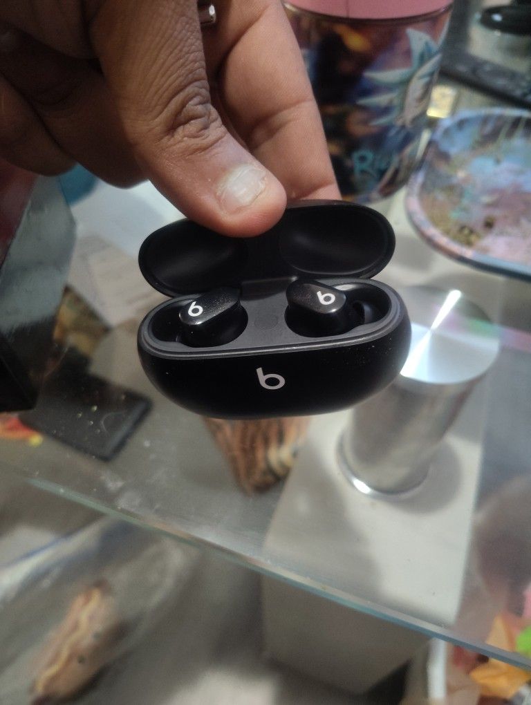 Beats Studio Buds 
