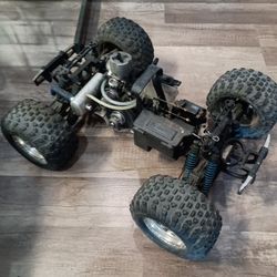 Team Associated Mt10 Nitro RC Monster Truck. Please Read The Details