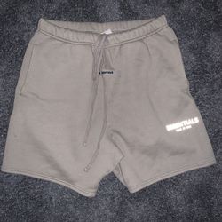 Essentials Shorts 