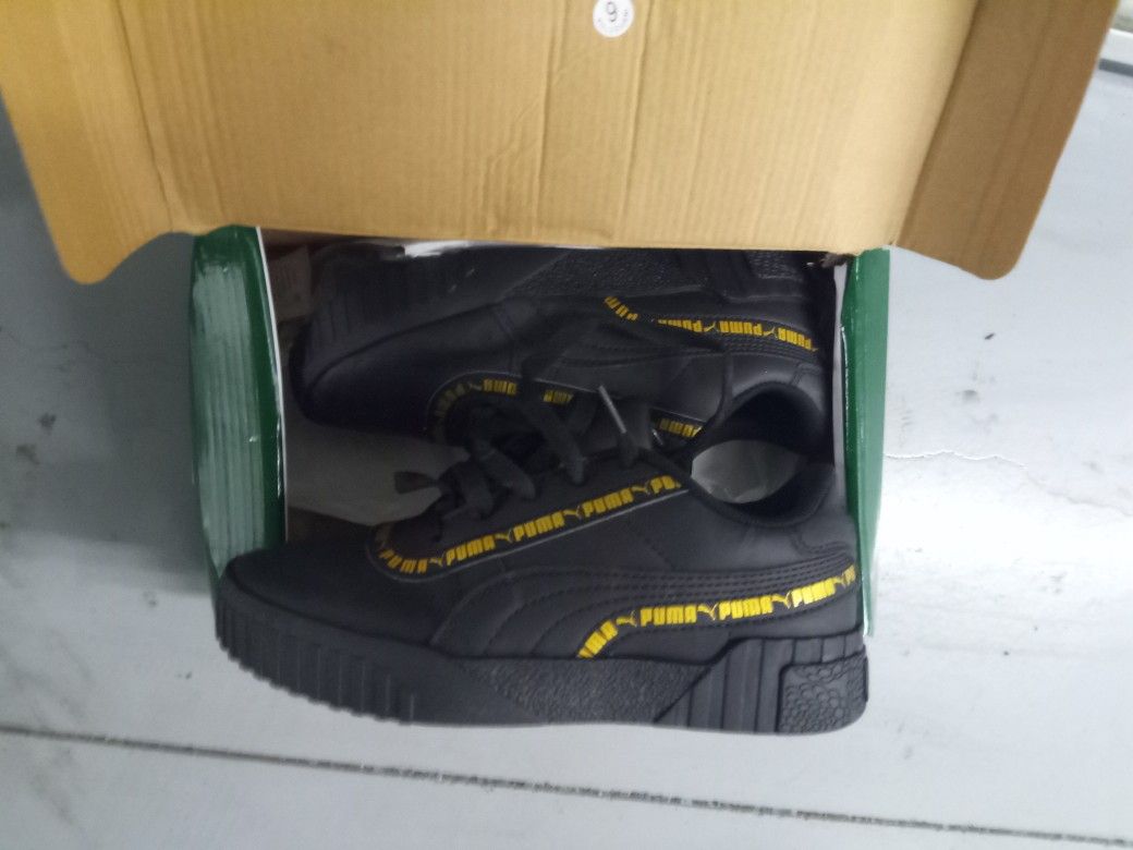 Kids Unisex Size 2.5c Black And Yellow Puma's Brand New Still In Box 