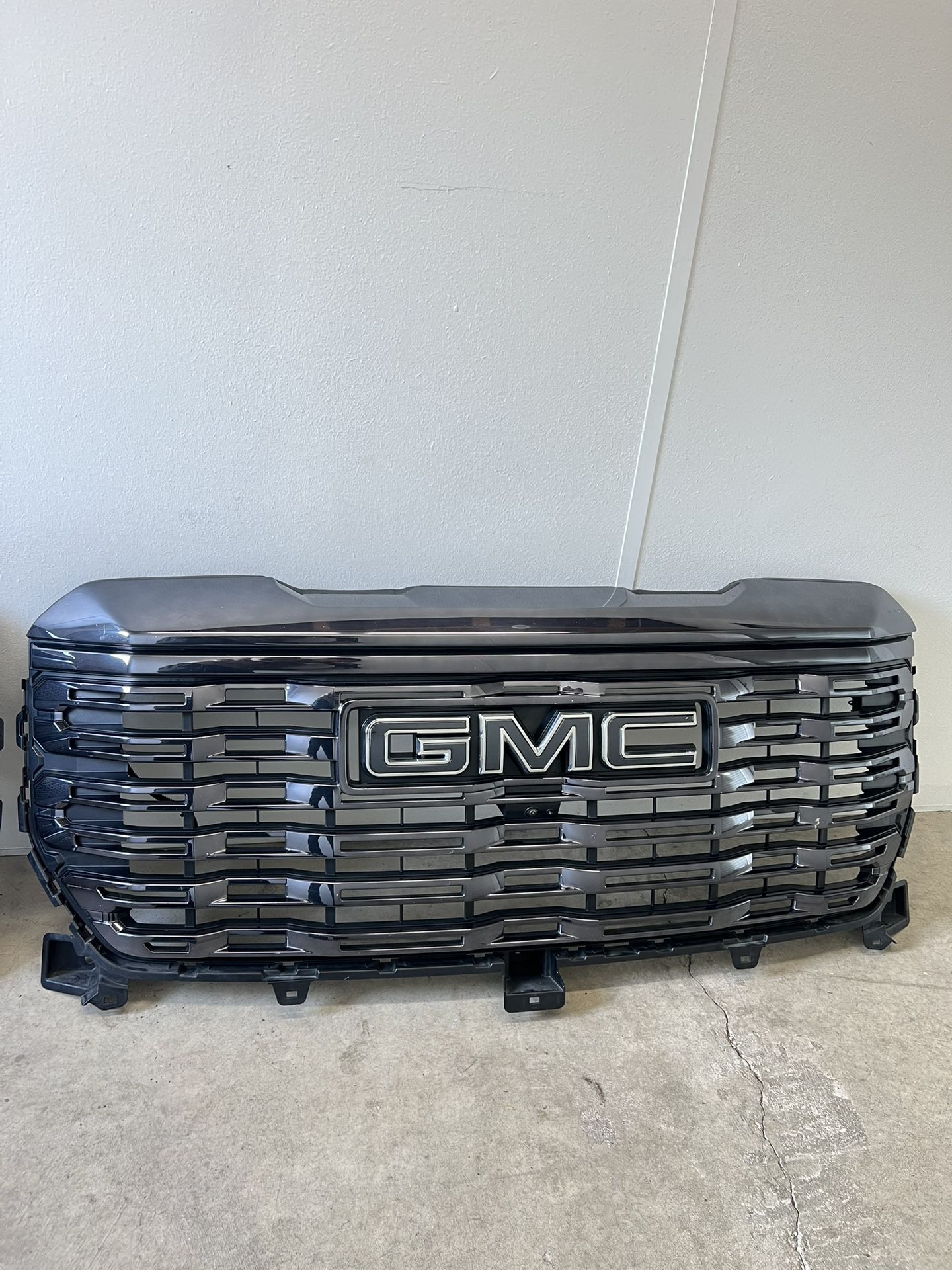 2022-2024 Gmc Sierra 1500 Denali Ultimate Grille W/Cam OEM VADOR CHROME G109