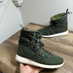 Nike Roshe One High Sneaker Boot Womens Size 11 Green Sherpa Lined 807424-300