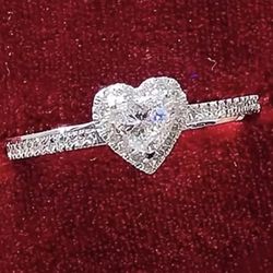 Delicate Heart Ring with Dazzling Accents (sz: 7) BRAND NEW!!