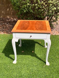 Baker Furniture Chippendale Style Burl Walnut Inlay Side/End Table