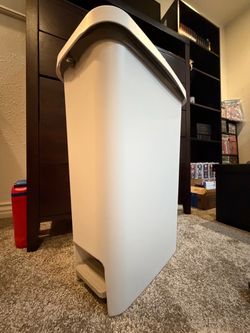 Laundry hamper