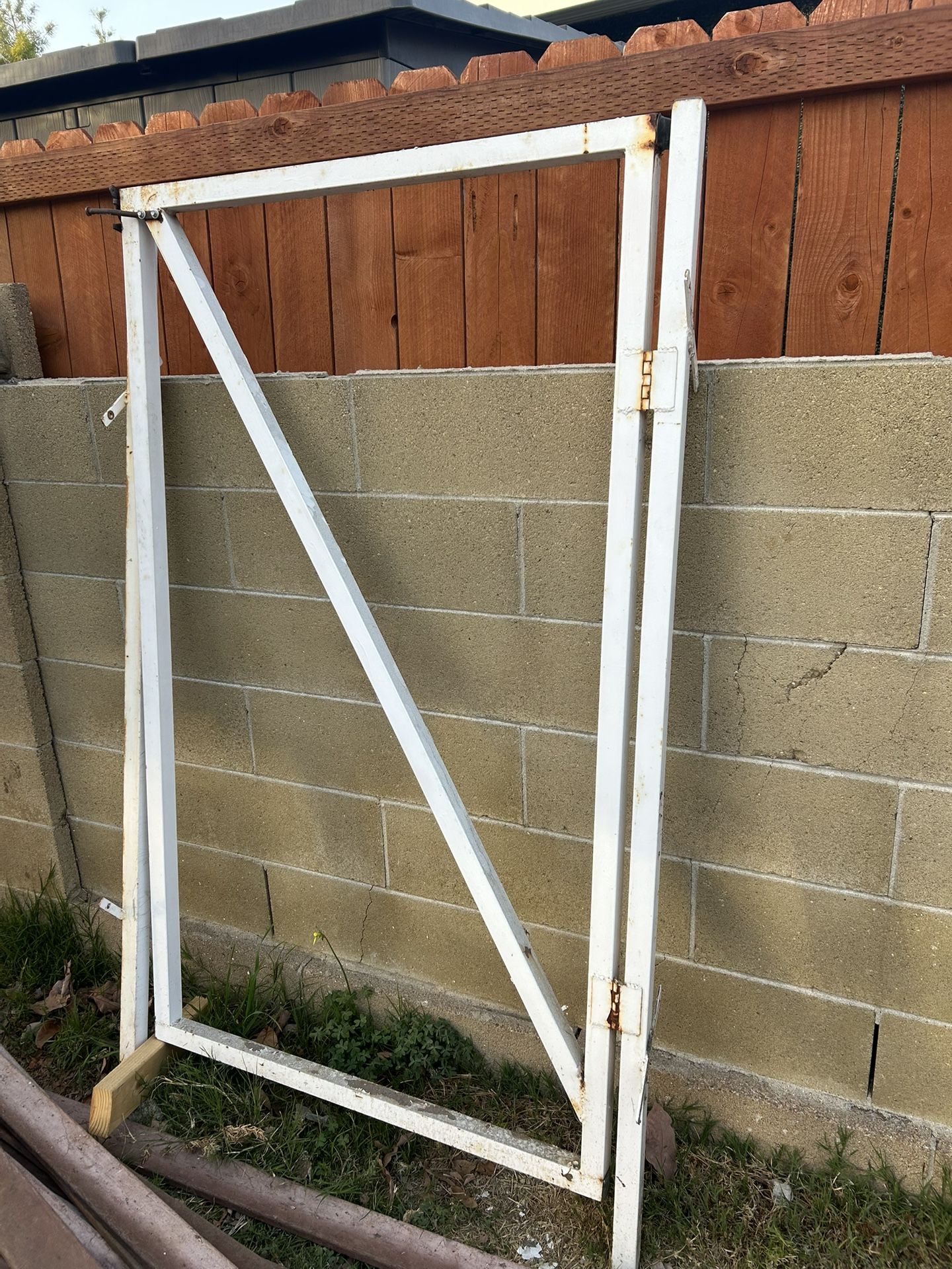 Metal Gate Train For Wood Fencing