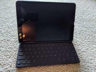 Apple iPad pro 10.5 inch +accessories