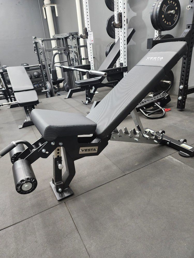 🔻 HEAVY DUTY COMMERCIAL GRADE SUPER SOLID  ADJUSTABLE BENCH THAT CAN INCLINE, DECLINE, FLAT AND MILITARY PRESS WITH WHEELS AND LEG PADS ( BRAND NEW )