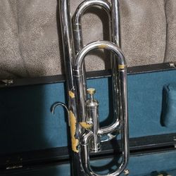 TROMPETA MARCA REGAL $99 OBO