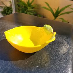 Beautiful lemon pot high plastic