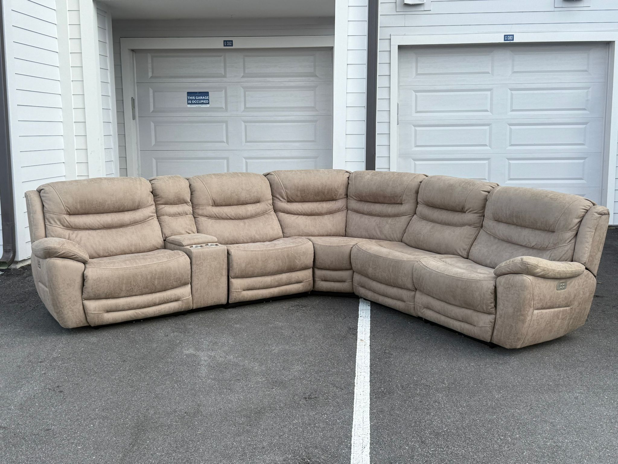 LIKE NEW POWERED RECLINING 6 PIECES SECTIONAL COUCH KANES FURNITURE DELIVERY AVAILABLE 🚚